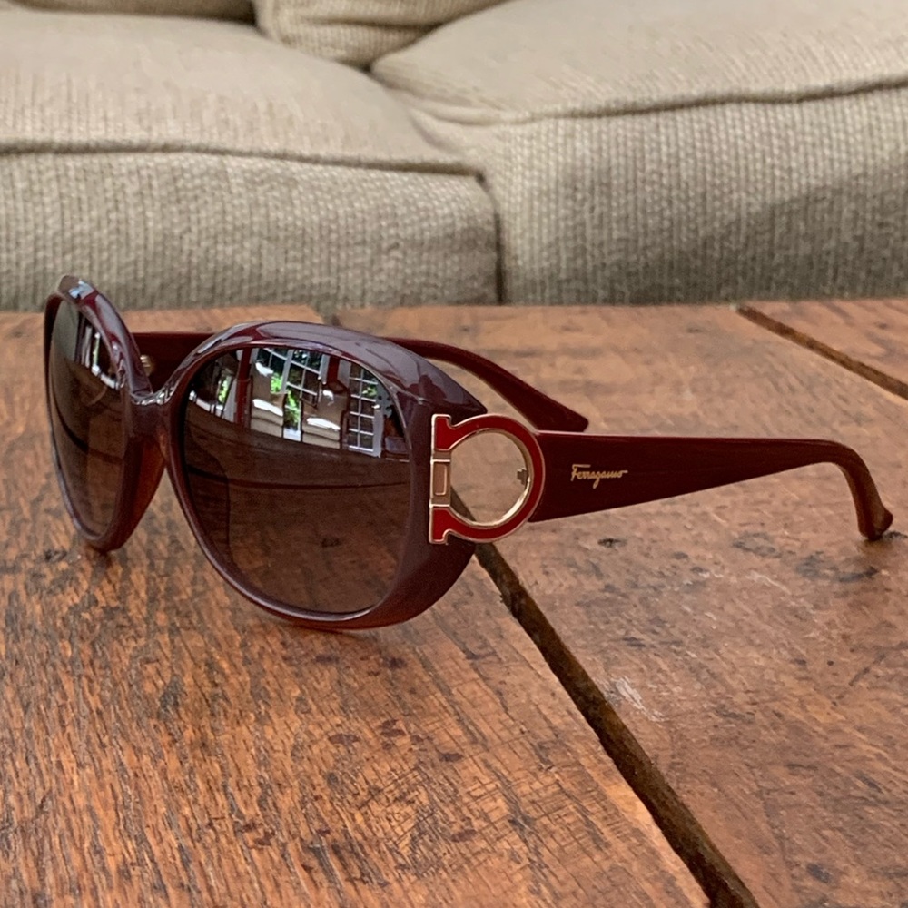 FERRAGAMO Gancini Sunglasses NIB Burgundy Dark Red & Gold Made in Italy - Picture 14 of 16